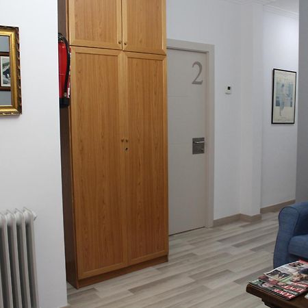 Hostal Montserrat Tona المظهر الخارجي الصورة